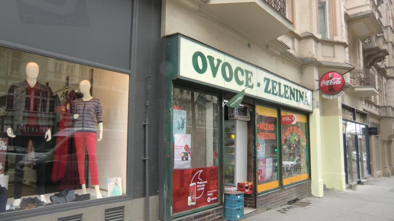 Hu Lägenhet Prag Exteriör bild