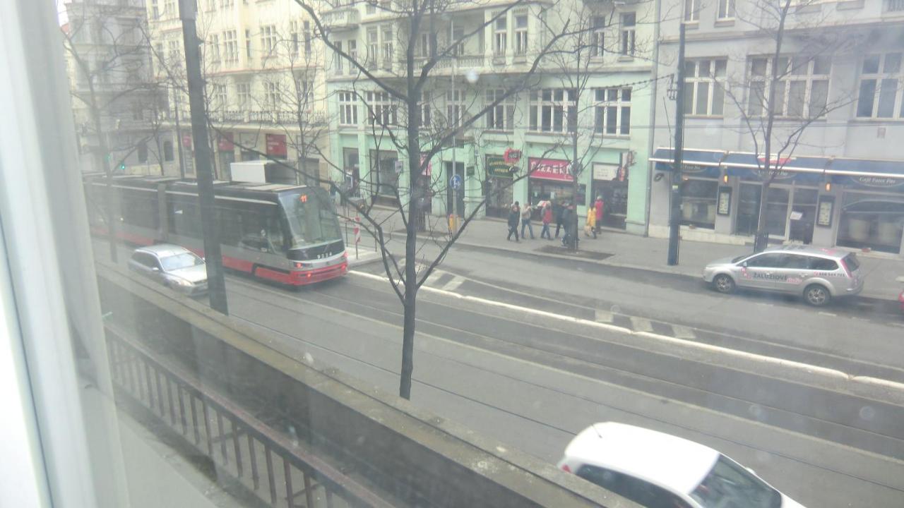 Hu Lägenhet Prag Exteriör bild